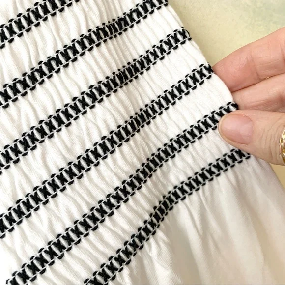 CHICO’S Smocked Bell Sleeve Shirttail Tee NWOT Sz 1 (M-8) - Picture 2 of 13